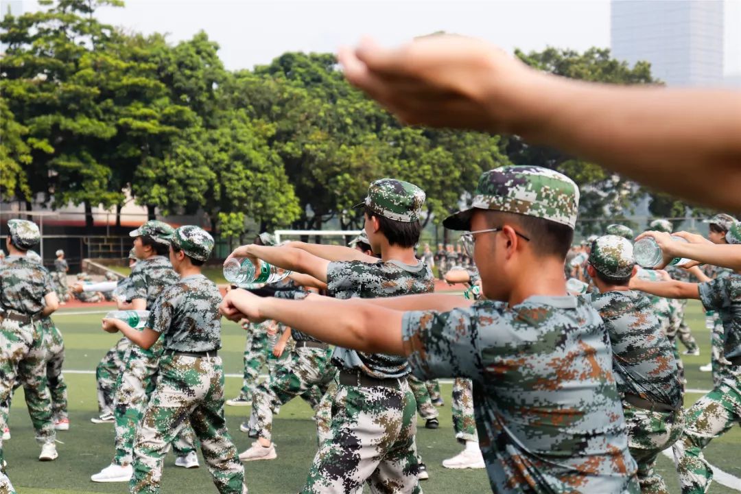 军人口号_军人标语图片(2)