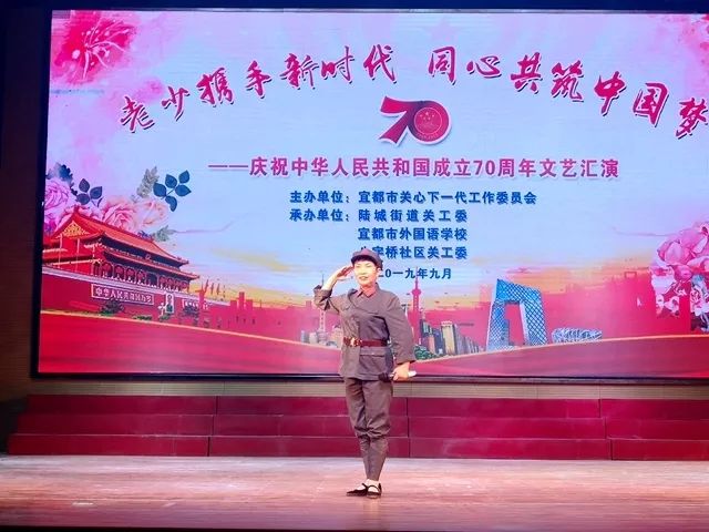 宜都市政协副主席,市关工委常务副主任曹诗芬致辞