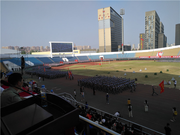 南昌大学校党委书记喻晓社,校长周创兵等在家校领导,陆军步兵学院嘉宾