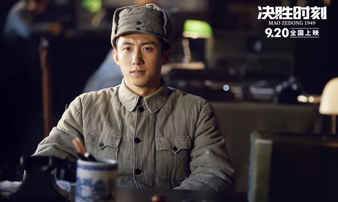 由黄建新监制导演,宁海强共同导演的电影《决胜时刻》就用不少细节