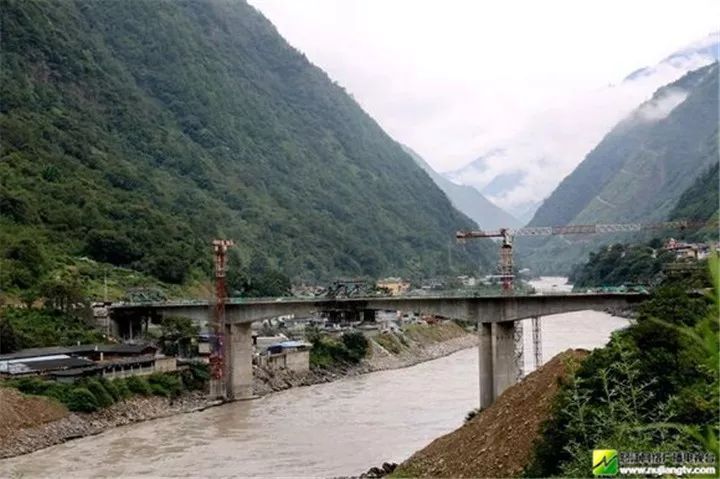 天堑变通途怒江美丽公路加快建设三座跨江大桥