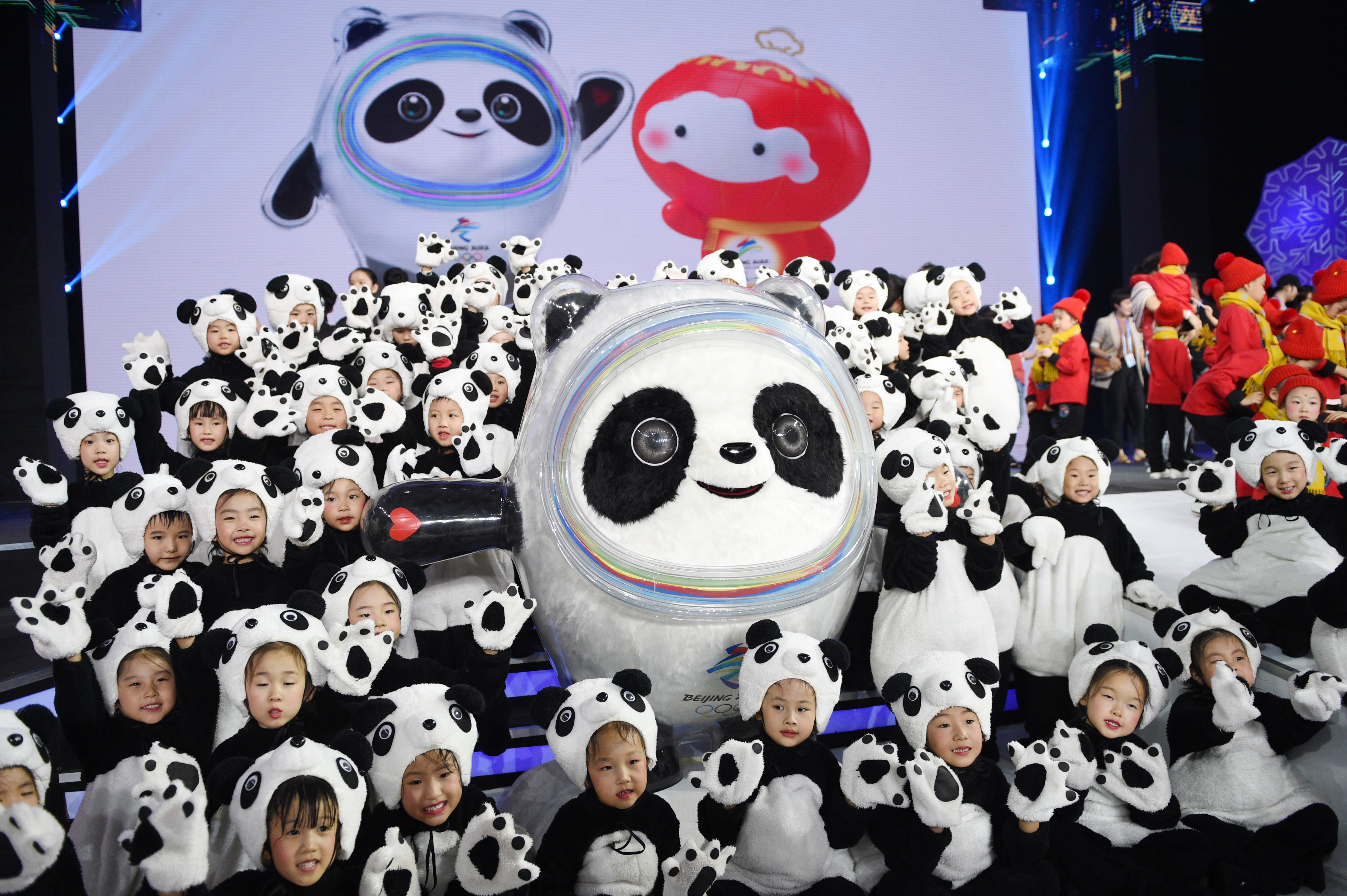北京2022年冬奥会吉祥物和冬残奥会吉祥物发布活动在京举行
