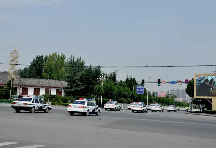 警事超震撼蒙阴大批警力在京沪高速蒙阴出口集结多图现场视频