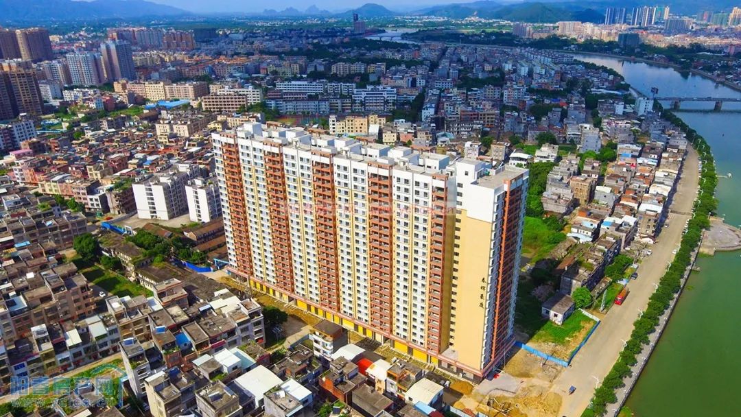 126㎡山景大三房,156-174㎡湖景四房,  地址:阳春市春城镇东湖水库旁