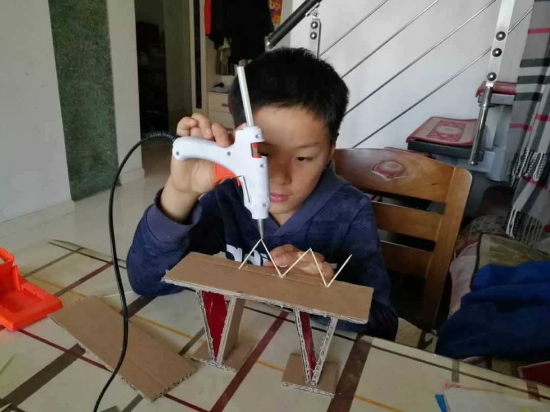 魔兽玩家纯手工作品：用牙签和筷子打造暴风城要塞