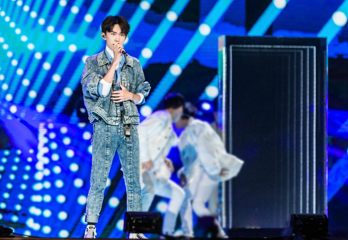 易烊千玺唱歌视频 4208138ebc0a47f1bc87bb76fab16af3.jpeg