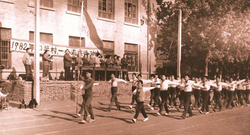 跨越70年!这组来自新中国同龄学校的老照片没看完就泪奔了 | “庆祝新中国成立70周年”系列报道3