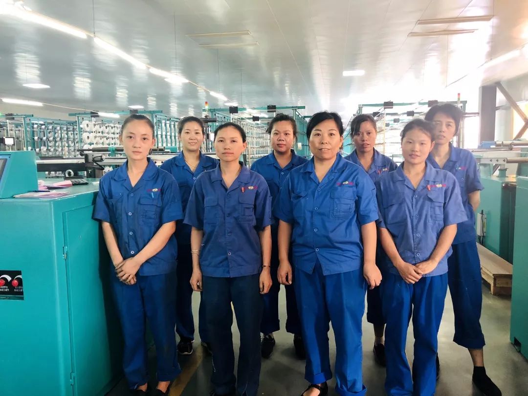 铭龙工匠丨整经工赵怀平的整经作业