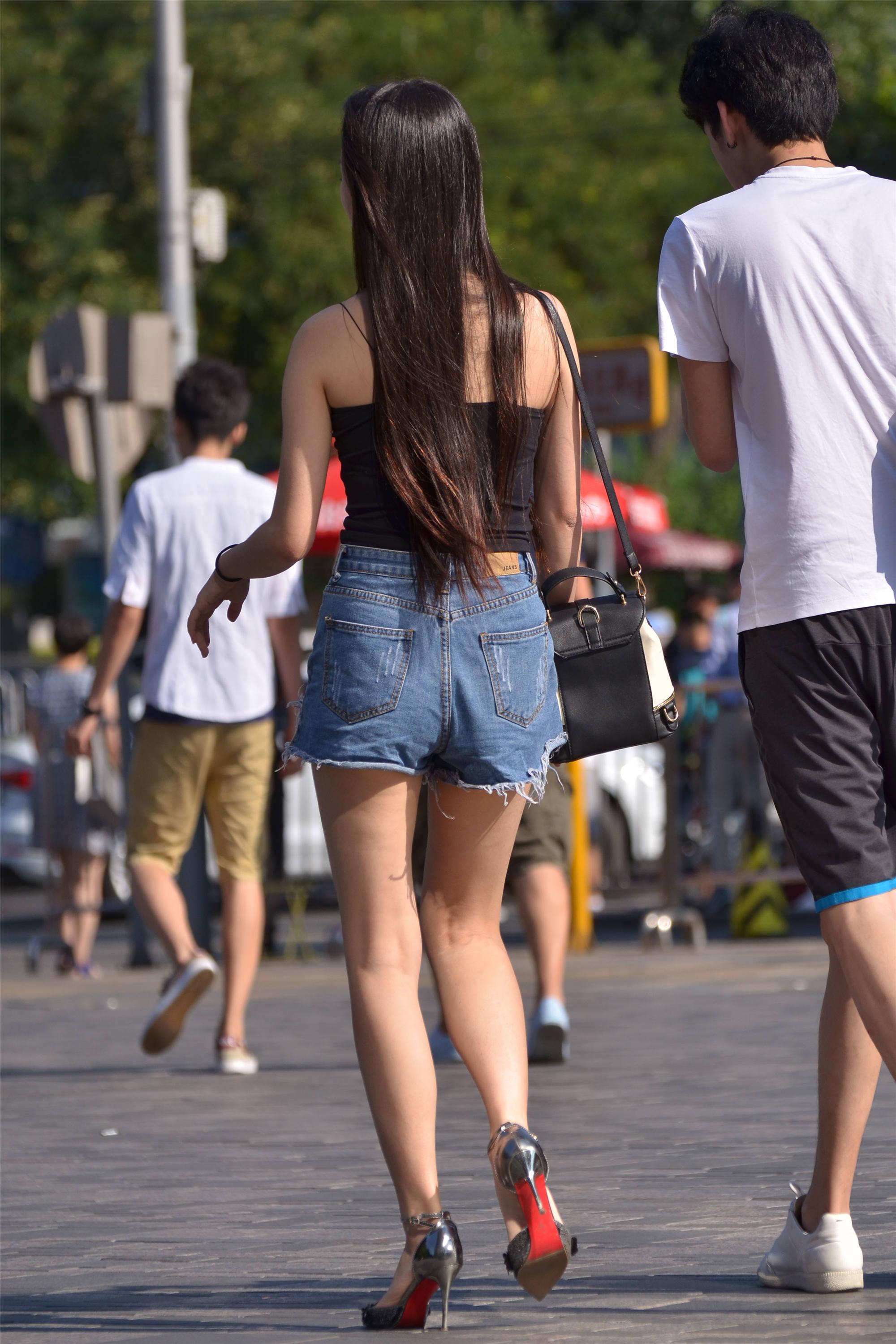 女生穿短裤配鞋子 4fff0f5da9f540ed82bfb500e55683a2.jpeg