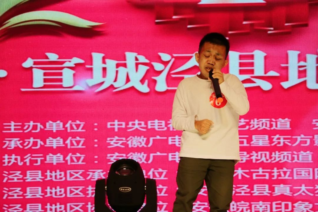 19号董梦曦20号王吟07号郎聪比赛结束比赛结束后聂老师给大家进行指导