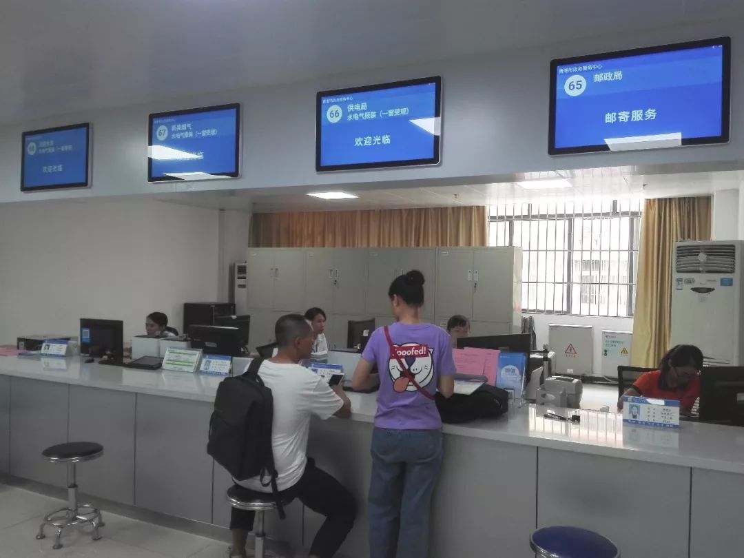 2019年贵港市政务公开日活动走进政务中心体验高效服务