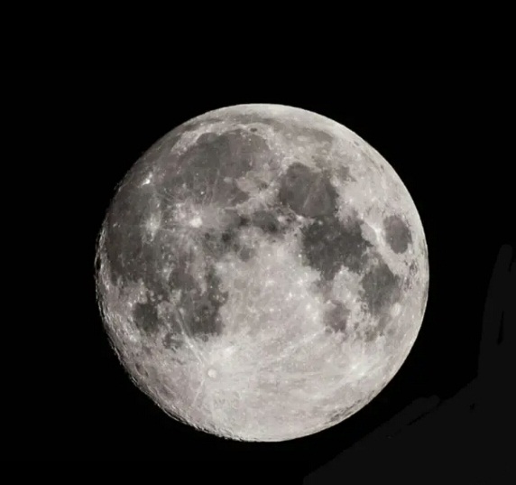 中秋节手机拍摄的月球图片中,第谷环形山的位置到底应该在哪儿
