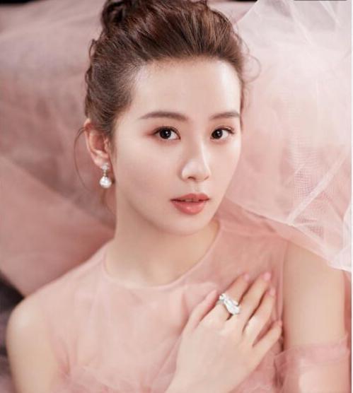 原创晋升宝妈刘诗诗,珠宝首饰这样穿搭,30岁的你也可以变甜美少女!
