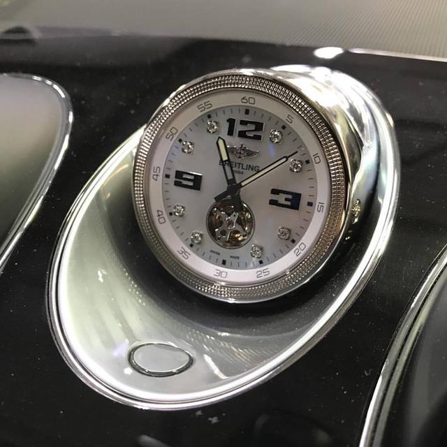 bentley bentayga的15万欧元百年灵(breitling)时钟.