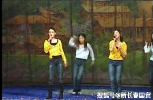 《乡村爱情》杨晓燕20岁旧照曝光，笑容甜美身材好，那时她长这样