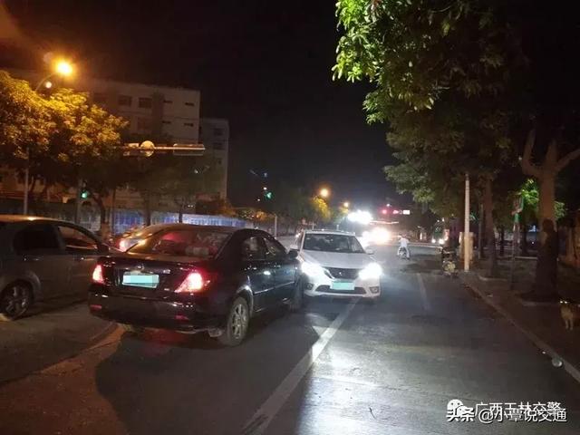广西小伙开车红绿灯下"梦游",醒来后却发现