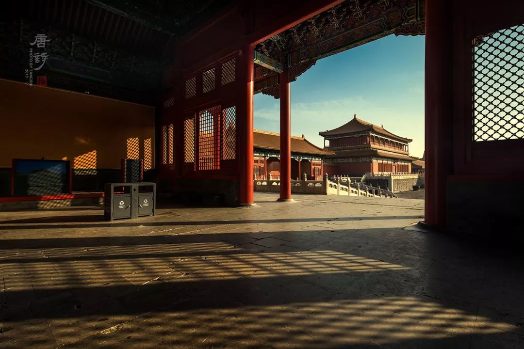摄影师苏唐诗与寂寞百年的故宫对话6年，3万张照片美伦美奂