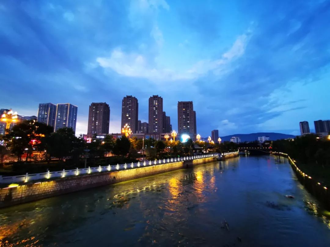 我们的节日安宁东湖永安桥上穿越回百年的繁华古夜集市开市啦最后一天