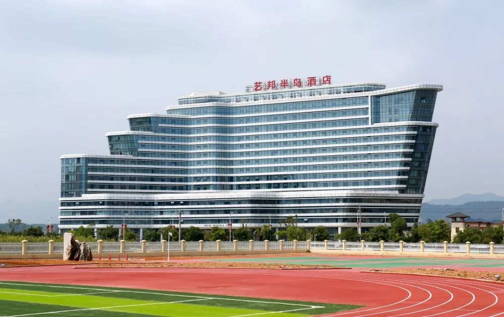 艺邦半岛酒店(yibang peninsula hotel),是广东星艺装饰集团在武宁