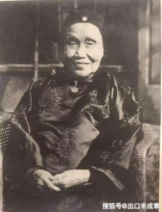 她是曾国藩最小的女儿，活到90岁福寿双全，有8子4女自号崇德老人