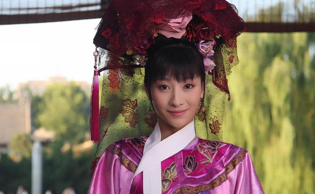 古代后宫“女性”为何都要围一条“白色绸缎”?原来说头这么多! 古代后宫“女性”为何都要围一条“白色绸缎”?原来说头这么多!