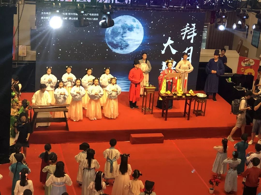 非遗动态古城绍兴举办2019中秋祭月暨中秋赏月吟诵诗会