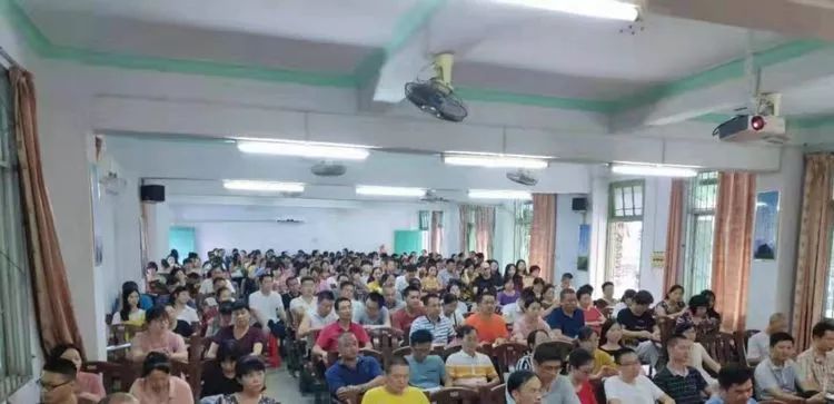 棉湖二中传达贯彻揭西县教育工作大会精神会议