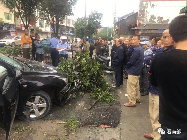 【警示】南部黑水塘发生一起车祸