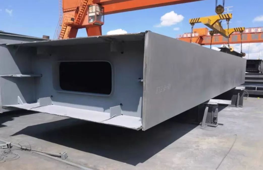 主跨70米的窄幅式双主梁钢混组合梁桥 首次应用于高速公路建设