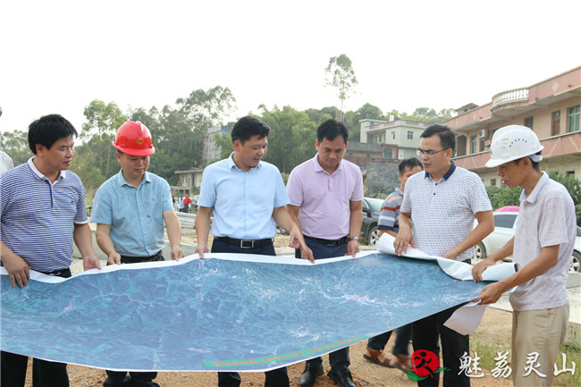 刘钦到丰塘镇调研二级公路建设情况_灵山县