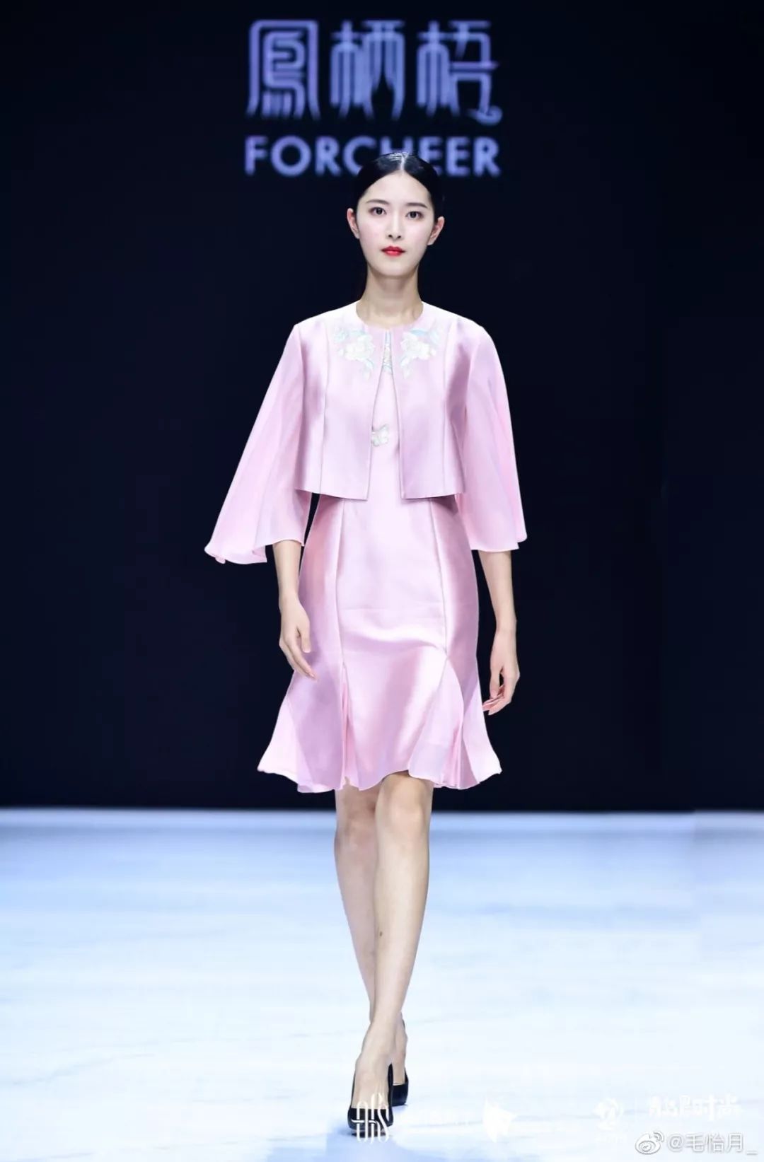 服装作为工作服算gdp吗_努力工作图片(2)