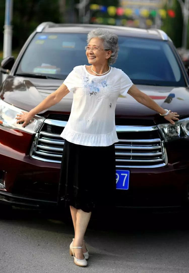 88岁的她,成为中国最时尚的奶奶,美得令人心醉_盛瑞玲