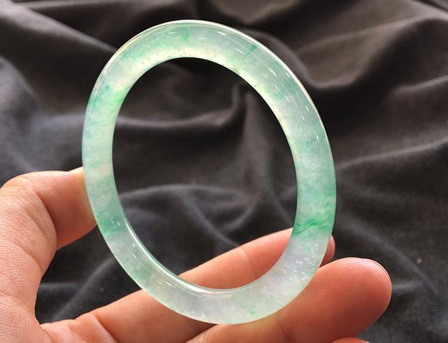 翡翠里有这一丝价值上升好几倍