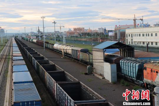 中国最大陆路口岸前8月进出境中欧班列1750列次
