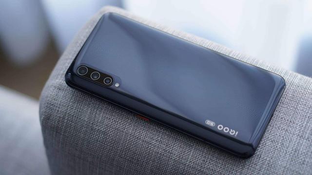 领运营商免费5G流量？iQOO Pro 5G让你用5G更划算