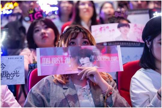 解说娃娃谈饭圈文化,还与爱国挂上钩?网友分成