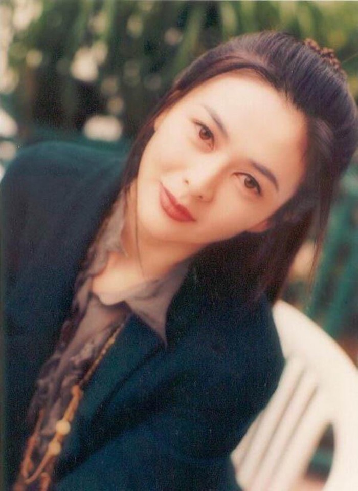 身家千亿在娱乐圈内最讲义气,30多岁的漂亮女儿一直单身等待有情人