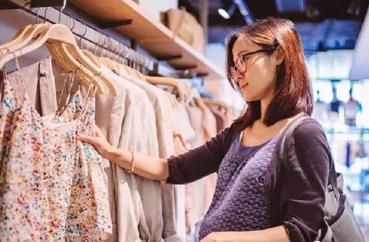 逛街买衣服时,学会说这"4句话",服装店老板一听,不敢坑你