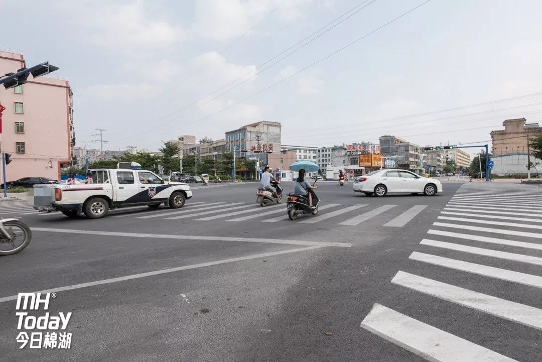 棉湖道江西路正进行围蔽施工,这些红绿灯