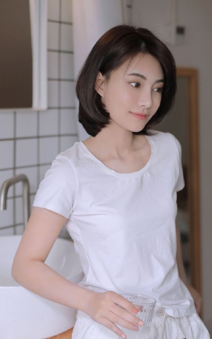 日系摄影写真,积极阳光的美少女,短发,更显的可爱,迷人