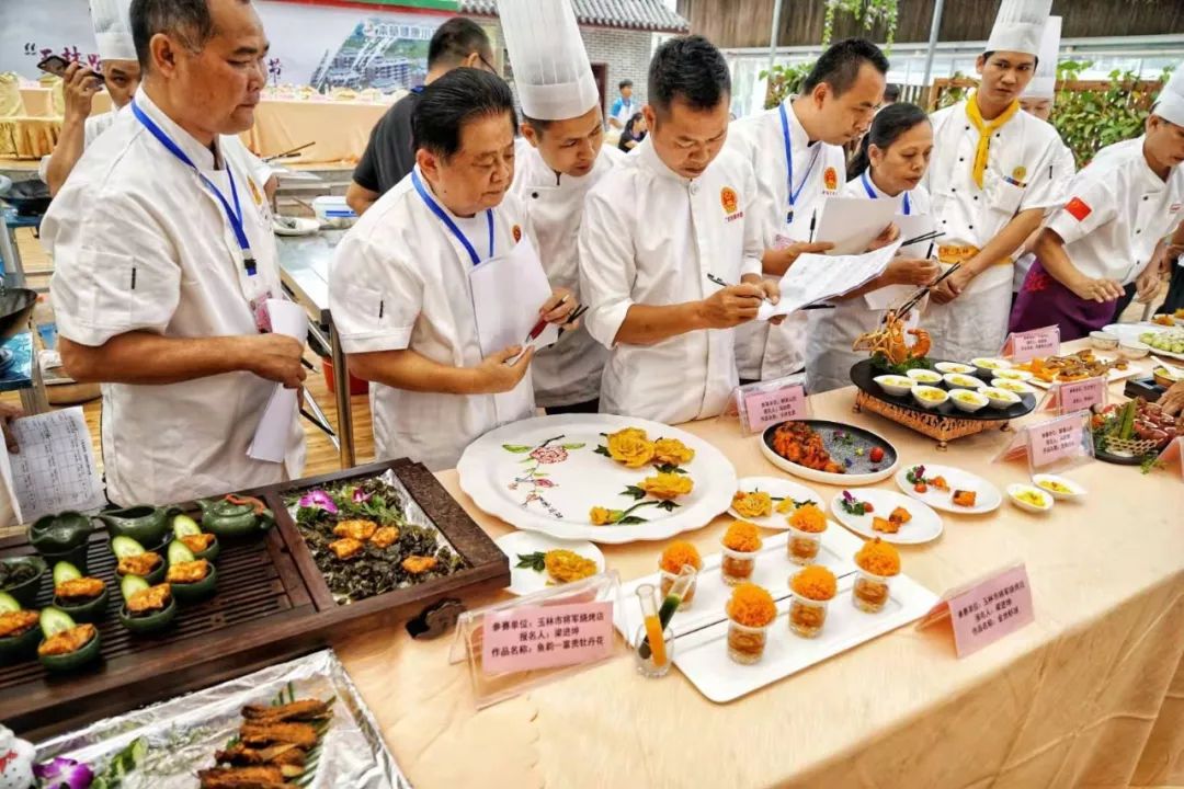 二,厨神美食大赛  餐饮企业,个体,玉林各技术学院校 等 厨艺从业者