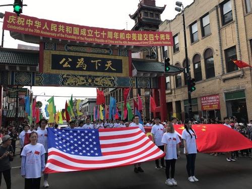 芝加哥华埠举办“中美友谊日”游行吸引大批民众