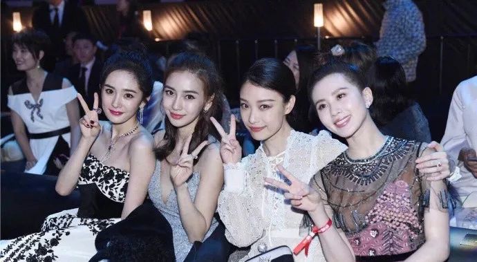 aby白眼还羞辱她换头!欺负热巴撬闺蜜刘诗诗唐