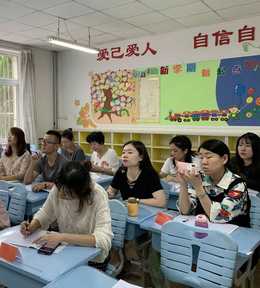 学科教研细分析,明确目标促提质——我校举行语数英学科教研活动