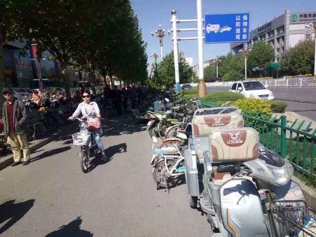 共享单车停车区域不让停车 baabf26d02294aec8e4586b7ca70f4ac.jpeg