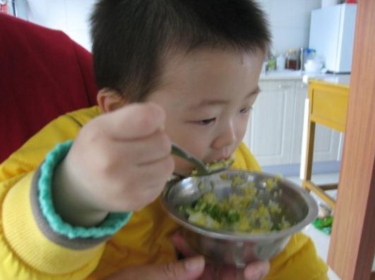 [樱桃育儿经]求放过：娃未满3岁，4种食物别吃，越吃脾胃越虚弱，家长别大意
