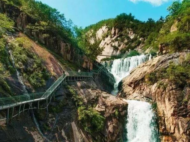 鲁山诗景龙潭峡