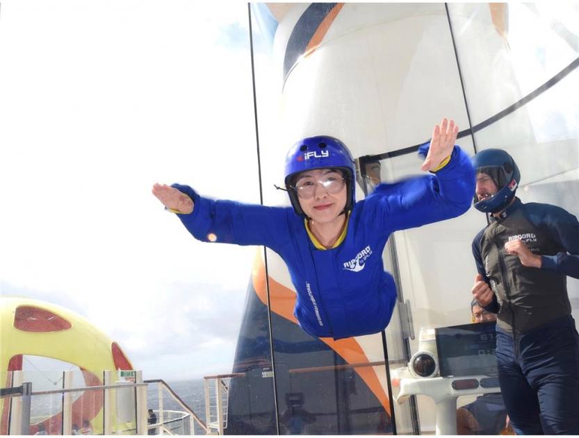 供应咖啡和各种果汁饮料,味道都不错.咖啡约4.5美金.