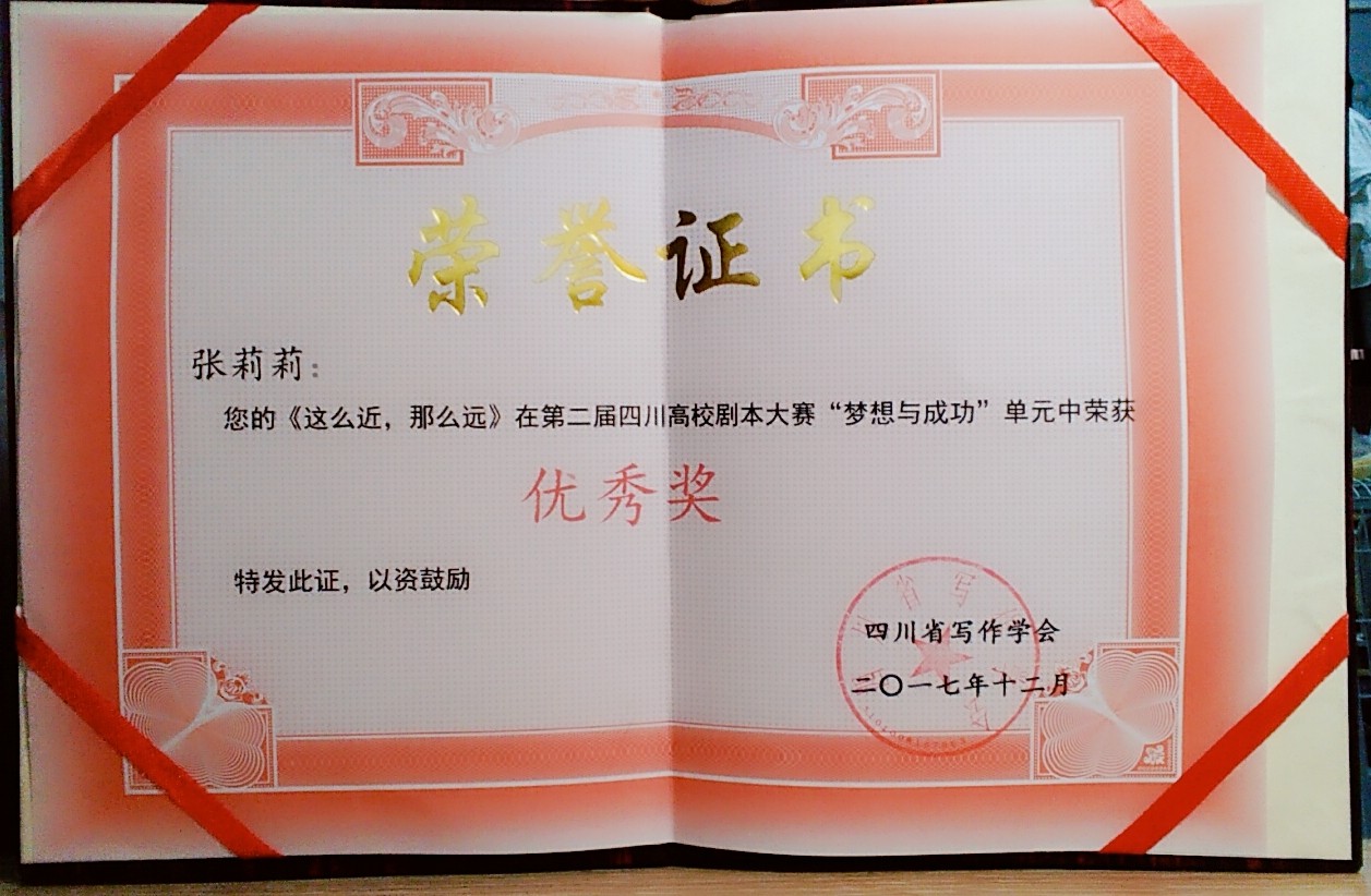 独立的她选择了兼职,攒钱买了心心念念的尤克里里和单反.平肘技法图片