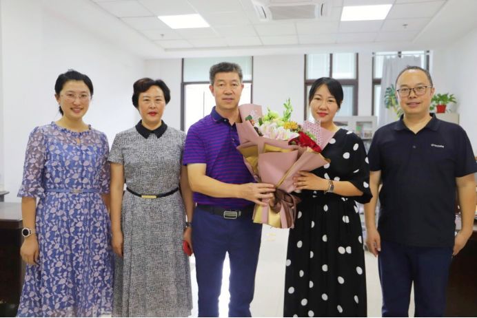 教科文卫走访传祝福慰问暖人心江苏旅游职业学院进行教师节慰问